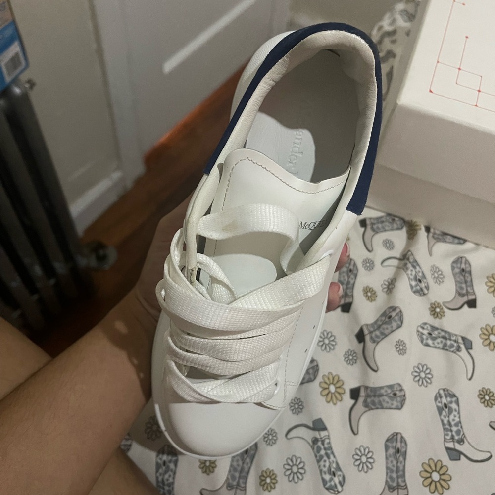 Alexander McQueen like new 9.5/10
